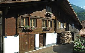 Hostel Chalet Stöckli mit Etagendusche